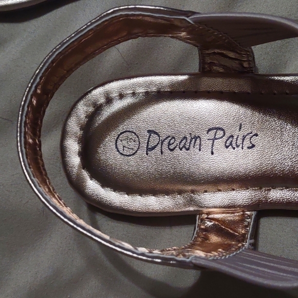 Champagne Gold Gladiator Sandals Size 7 1/2 - Picture 5 of 6